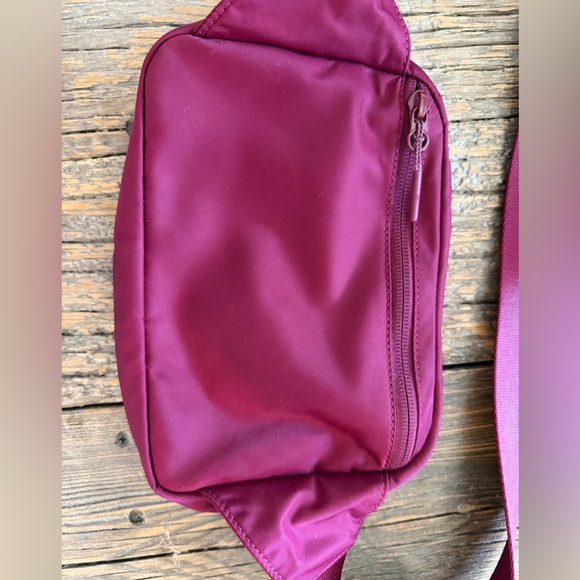 lululemon athletica Burgundy Crossbody Belt Bag 2L - Picture 4 of 5